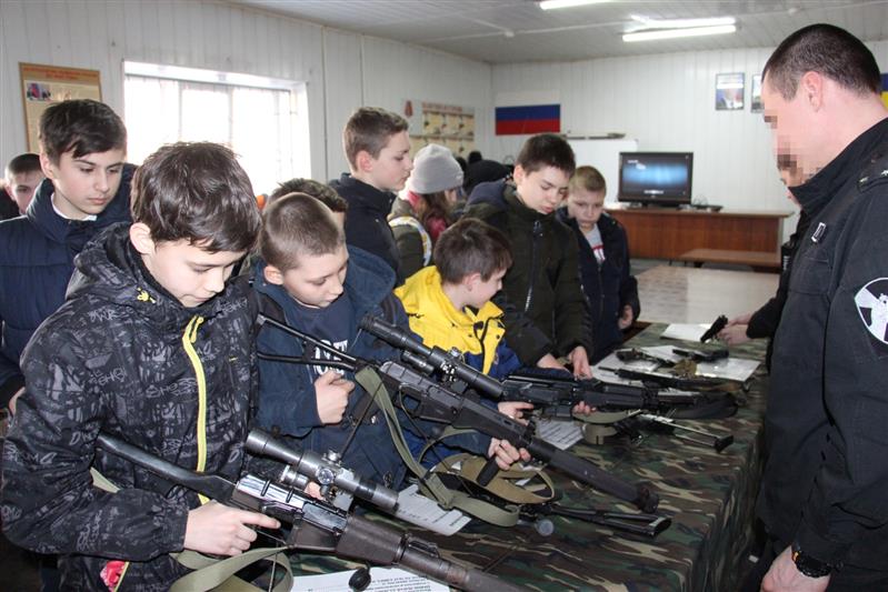 Сотрудники спецподразделений Росгвардии провели Уроки мужества для школьников в Краснодаре и Ростовской области