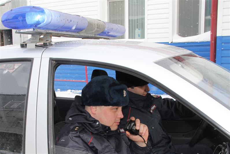 Сотрудники тюменской вневедомственной охраны задержали мужчину, переносившего наркотики в крупном размере