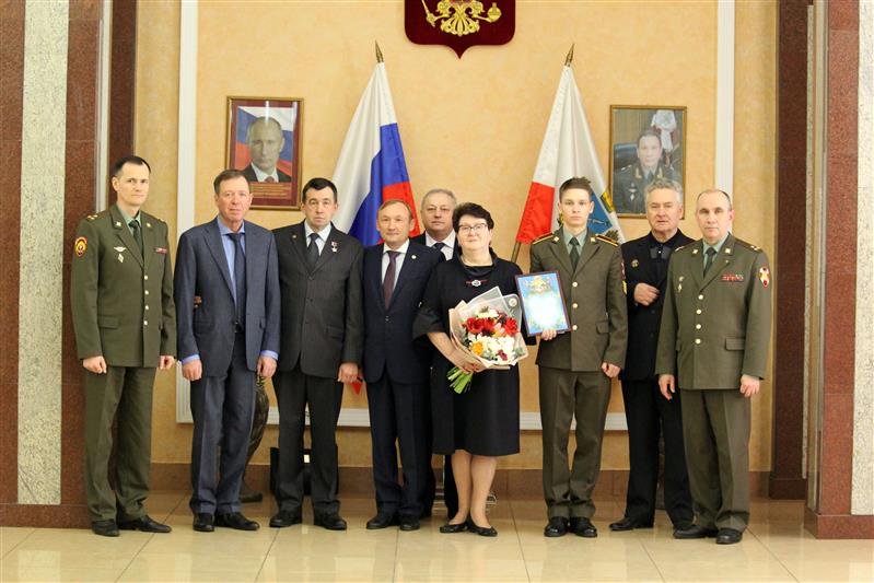 Лучшему курсанту Саратовского военного института Росгвардии по итогам семестра вручена премия имени Героя России генерал-полковника Анатолия Романова 