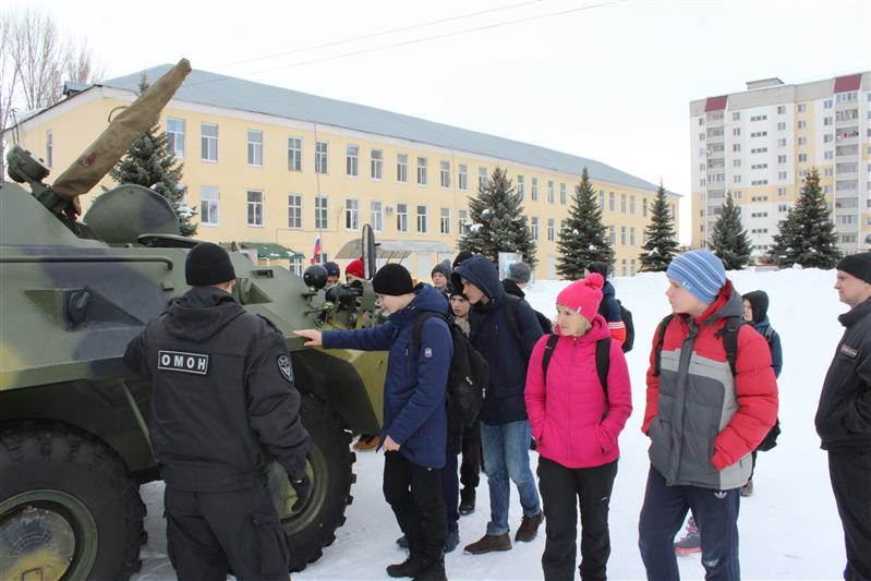 Сотрудники ОМОН провели патриотическое мероприятие для саратовских школьников