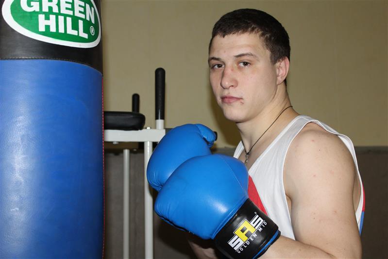 Сотрудник саратовского ОМОН одержал победу на областном чемпионате по боксу