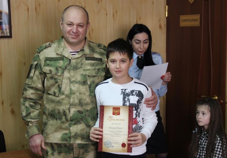 Во Владикавказе прошел конкурс детского рисунка, посвященный юбилею подразделений ЛРР