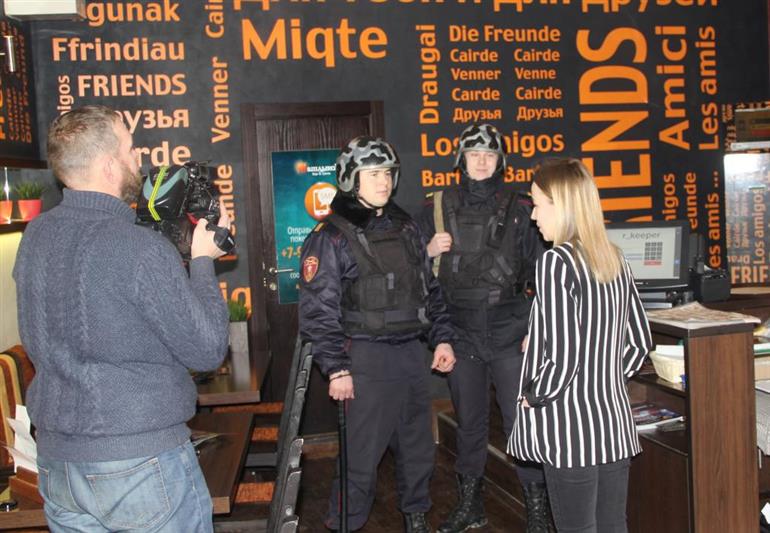 Тюменские тележурналисты познакомились с техническими новинками, применяемыми в работе вневедомственной охраны (видео)