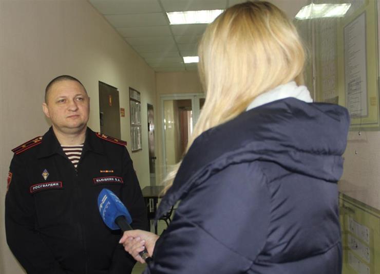 Тюменские тележурналисты познакомились с техническими новинками, применяемыми в работе вневедомственной охраны (видео)