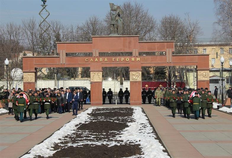 На Северном Кавказе военнослужащие и сотрудники Росгвардии приняли участие в торжественных мероприятиях по случаю Дня защитника Отечества