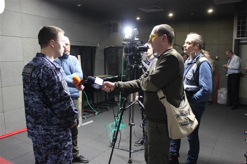 Журналисты самарских телеканалов посетили подразделения лицензионно-разрешительной работы