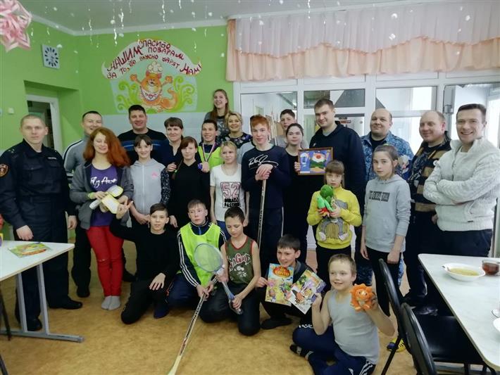 Росгвардейцы Удмуртии поздравили воспитанников Орловского детского дома с Днем защитника Отечества 