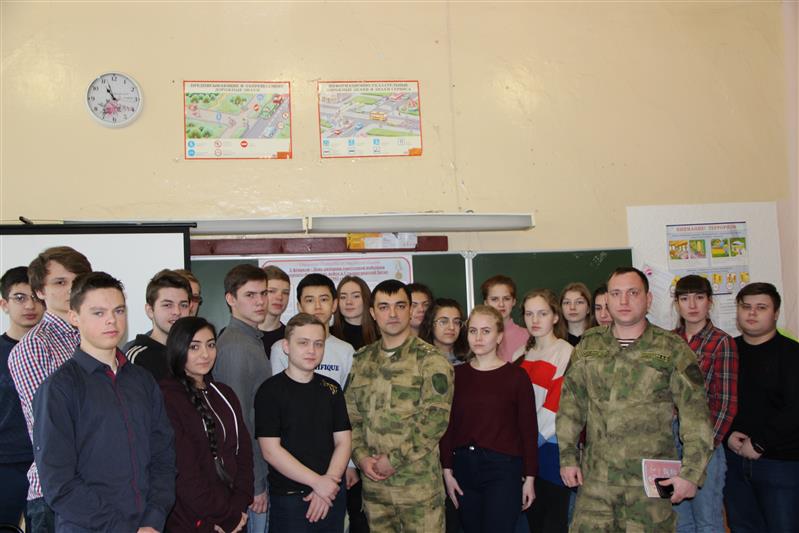 В Иванове сотрудники Росгвардии провели занятие патриотической и профориентационной направленности для старшеклассников