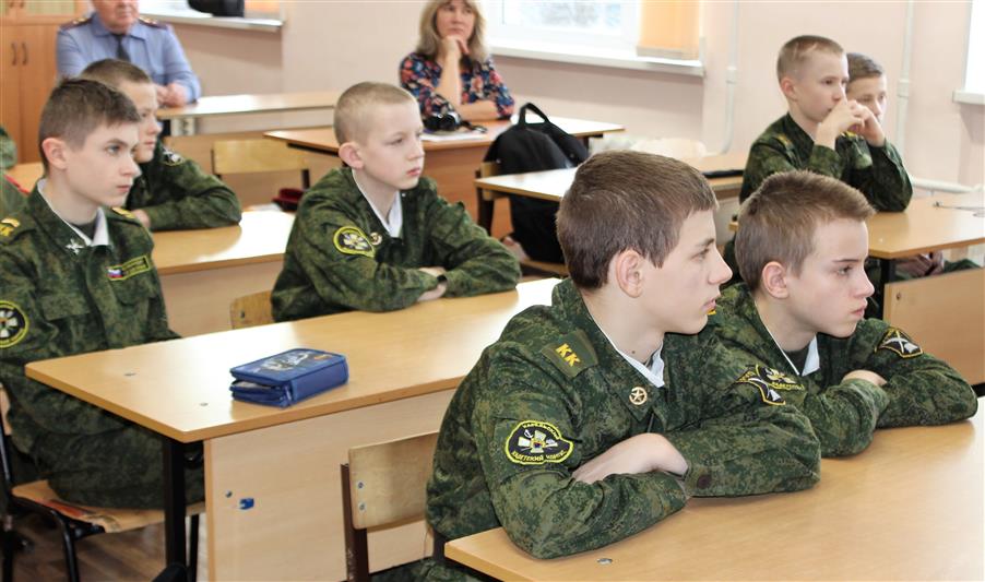 Ветеран СОБР провел для карельских кадет тематическое занятие, посвящённое 30-летию со дня вывода советских войск из Афганистана