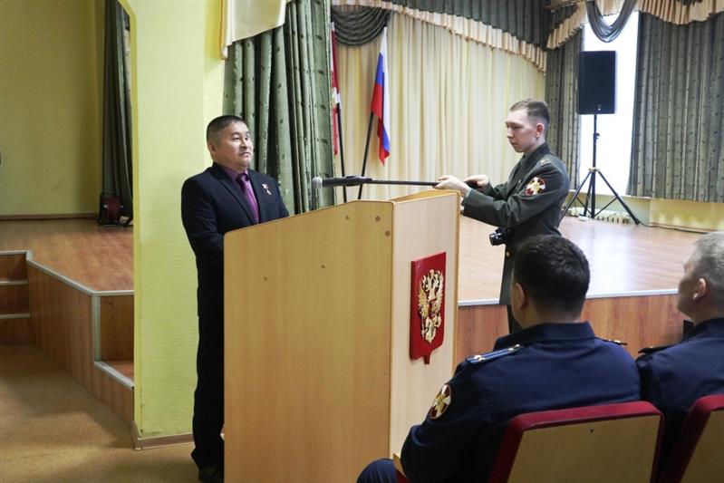 Герой России Серик Султангабиев встретился с военнослужащими отдельной авиационной эскадрильи Уральского округа Росгвардии и екатеринбургскими школьниками