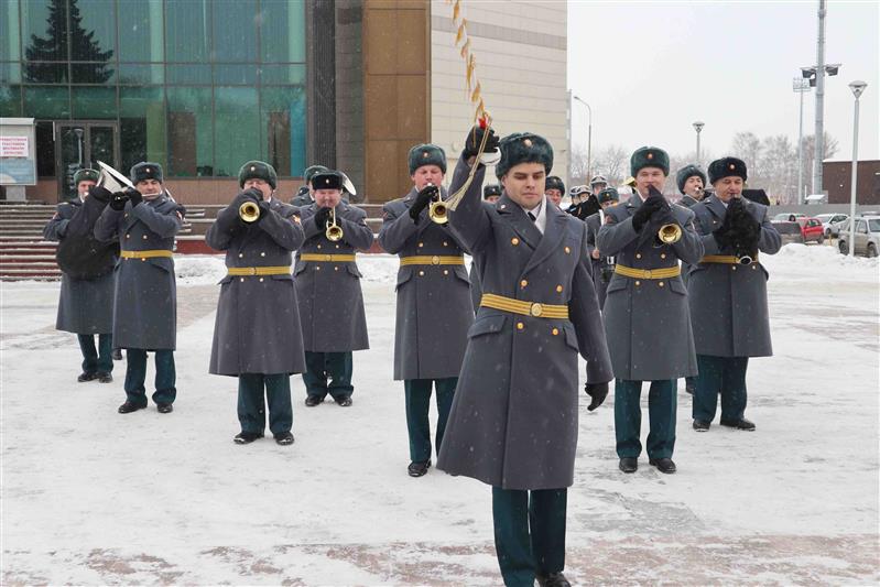 Военнослужащие Росгвардии провели праздничный концерт в Екатеринбурге