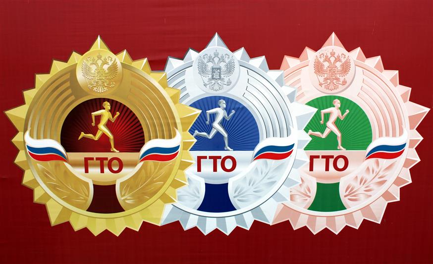Оренбургским росгвардейцам торжественно вручили значки «ГТО»