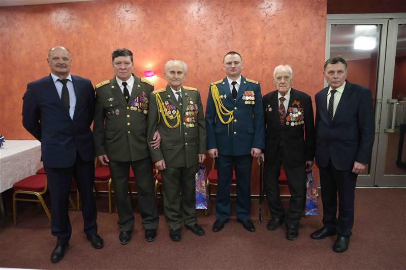 Военнослужащие Росгвардии провели праздничный концерт в Екатеринбурге