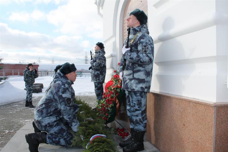 В Екатеринбурге росгвардейцы отметили День защитника Отечества военно-спортивным праздником