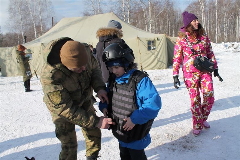 В Екатеринбурге росгвардейцы отметили День защитника Отечества военно-спортивным праздником