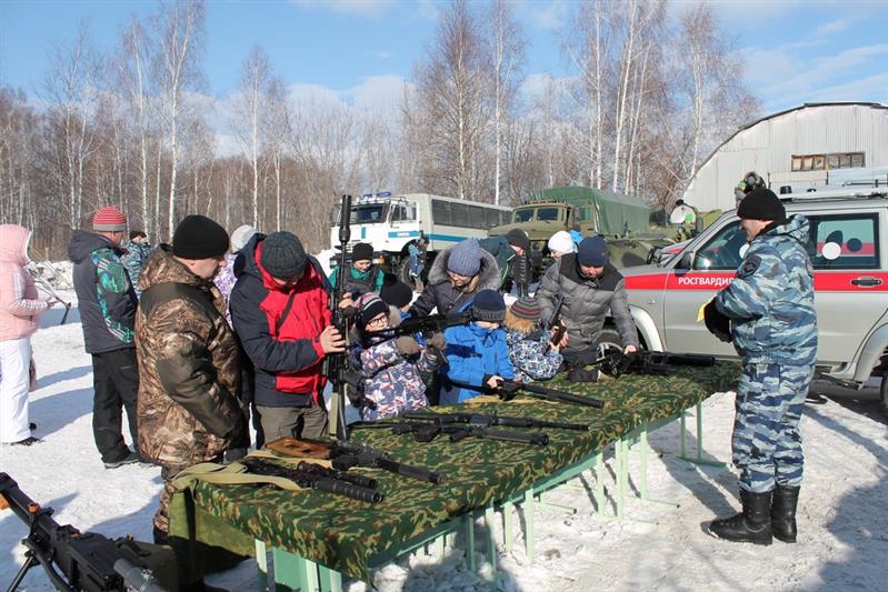 В Екатеринбурге росгвардейцы отметили День защитника Отечества военно-спортивным праздником