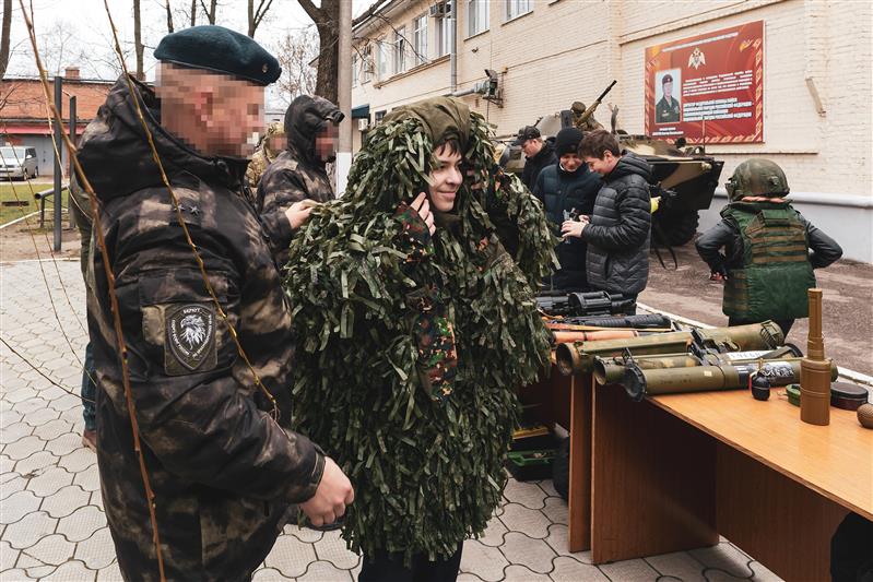 Сотрудники спецподразделений Росгвардии провели Уроки мужества для школьников в Краснодаре и Ростовской области