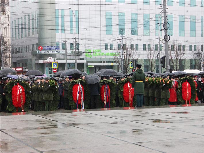 В Краснодаре росгвардейцы приняли участие в церемонии возложения цветов к Вечному огню в память защитников Отечества