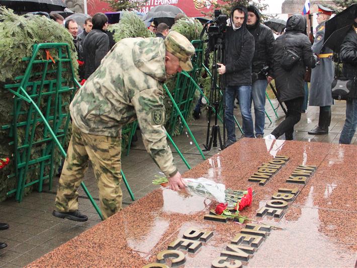 В Краснодаре росгвардейцы приняли участие в церемонии возложения цветов к Вечному огню в память защитников Отечества
