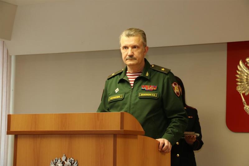 В Уральском округе поздравили с профессиональным праздником сотрудников подразделений государственного контроля и лицензионно-разрешительной работы 