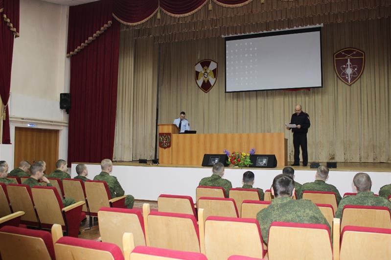 Ямальские росгвардейцы провели агитационную кампанию среди военнослужащих, проходящих военную службу по призыву 
