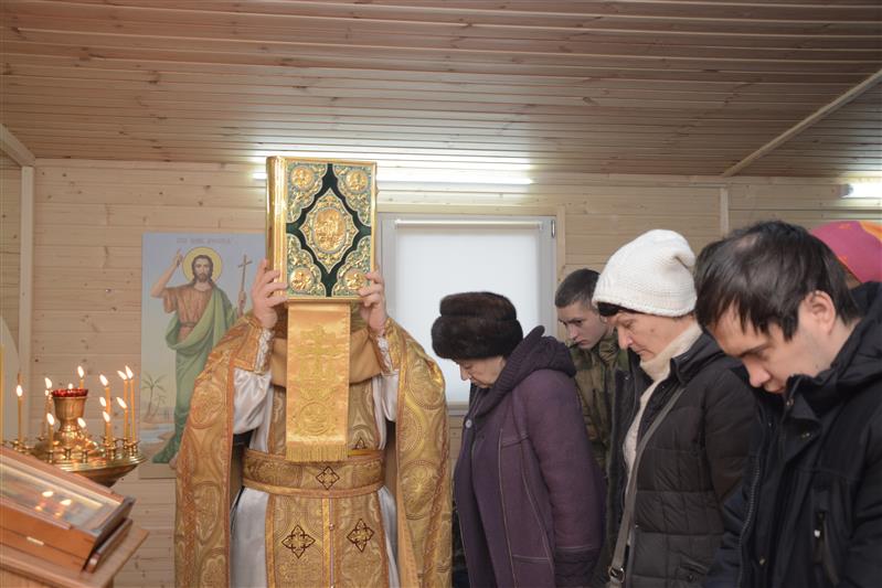 ПРАЗДНИК СРЕТЕНИЯ ГОСПОДНЯ В ГЛАВНОМ ХРАМЕ РОСГВАРДИИ (видео)