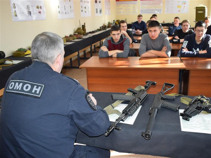 Офицеры иркутского ОМОН присоединились к всероссийской акции «В армию на денек»
