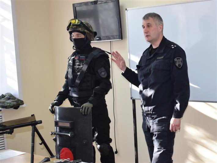 Офицеры иркутского ОМОН присоединились к всероссийской акции «В армию на денек»