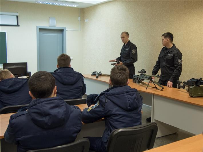 Сотрудники ОМОН провели День открытых дверей для чебоксарских кадет
