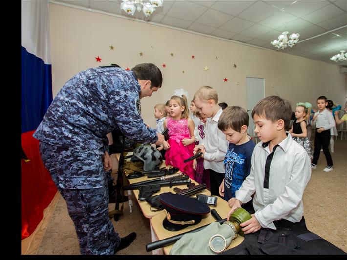 Росгвардейцы Адыгеи, Краснодара и Астрахани встретились с подрастающим поколением в рамках «Недели мужества»