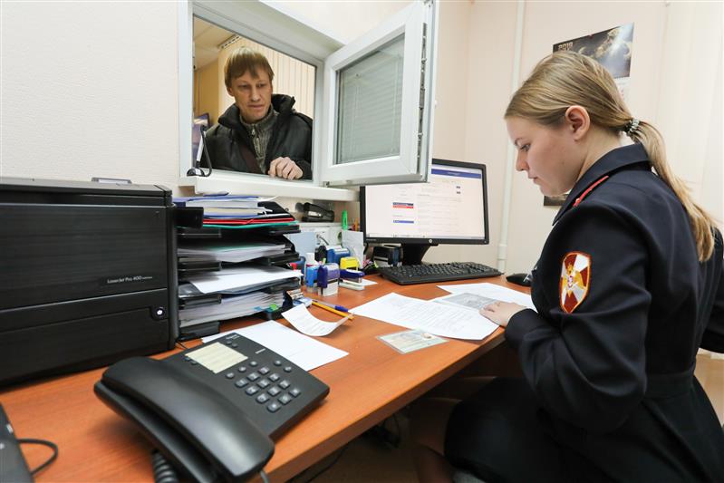 В Росгвардии показали работу одного из столичных центров лицензионно-разрешительной работы (фото, видео)