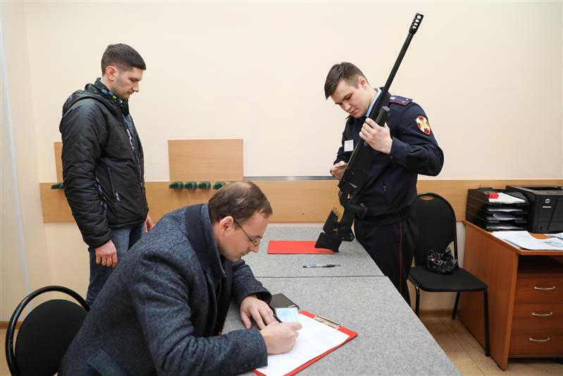 В Росгвардии показали работу одного из столичных центров лицензионно-разрешительной работы (фото, видео)