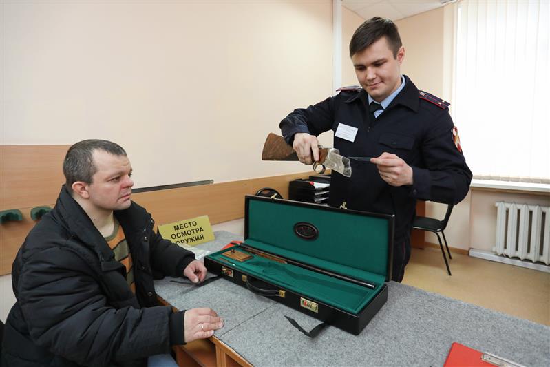 В Росгвардии показали работу одного из столичных центров лицензионно-разрешительной работы (фото, видео)