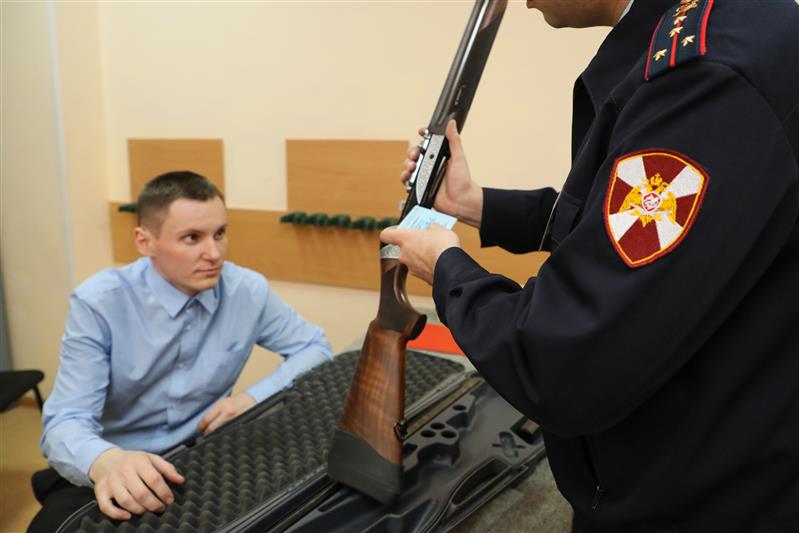 В Росгвардии показали работу одного из столичных центров лицензионно-разрешительной работы (фото, видео)