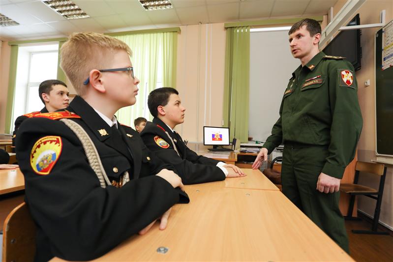 В Московском президентском кадетском училище имени М.А. Шолохова прошел Урок мужества, приуроченный ко Дню защитника Отечества