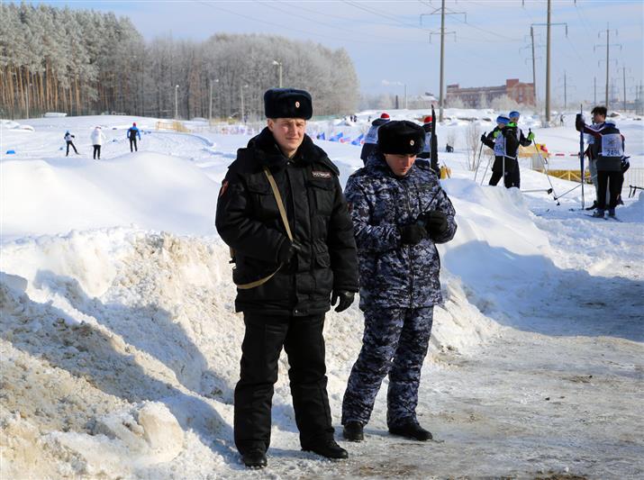 Военнослужащие и сотрудники Приволжского округа Росгвардии вышли на «Лыжню России-2019» (фото)