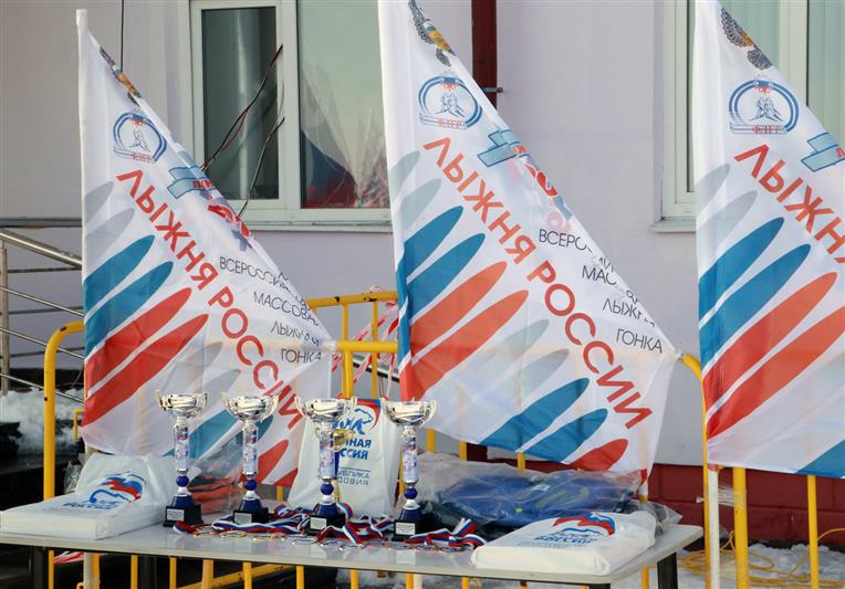 Военнослужащие и сотрудники Приволжского округа Росгвардии вышли на «Лыжню России-2019» (фото)