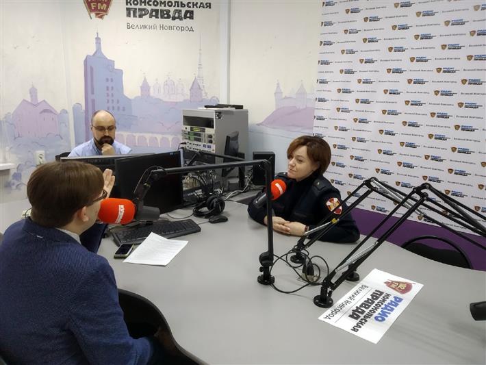 Руководитель отделения лицензионно-разрешительной работы Управления Росгвардии по Новгородской области ответила на актуальные вопросы в эфире региональной радиостанции