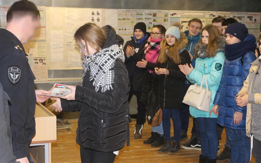В Мордовии накануне Дня защитника Отечества будущие педагоги побывали в гостях у Росгвардии