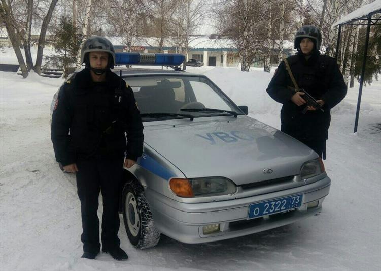 В Ульяновской области росгвардейцы совместно с полицейскими задержали двух подозреваемых в краже из салона сотовой связи