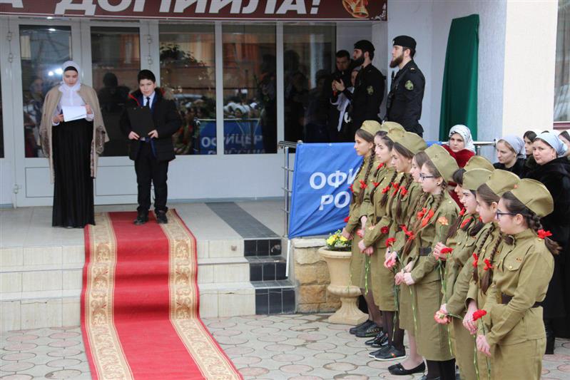 Росгвардейцы Чеченской Республики приняли участие в увековечении памяти воинов-интернационалистов (фото, видео)