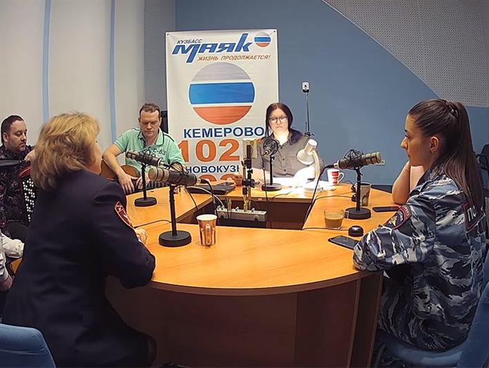 Представительница Росгвардии рассказала кузбасским радиослушателям, каково быть женщиной в офицерских погонах