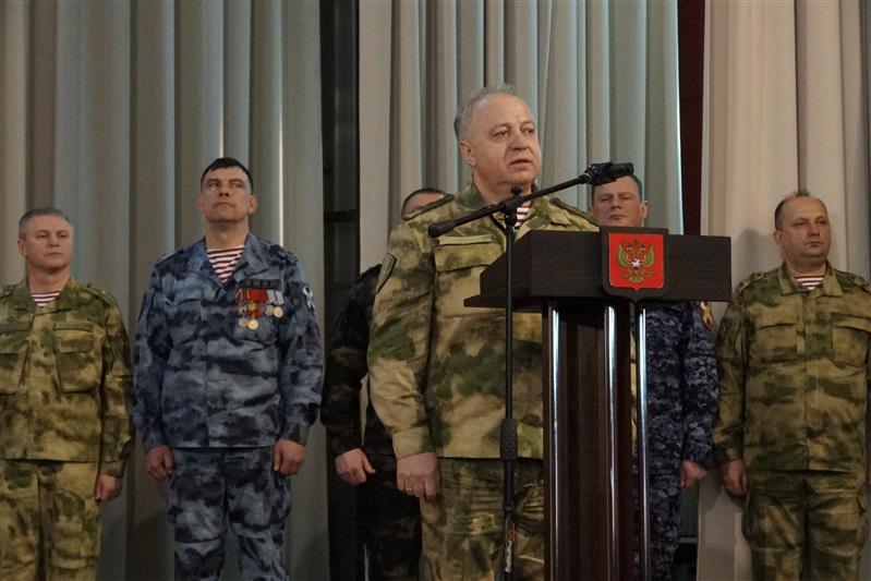 В Красноярске состоялась церемония прибития к древку полотнища личного штандарта командующего Сибирским округом Росгвардии 