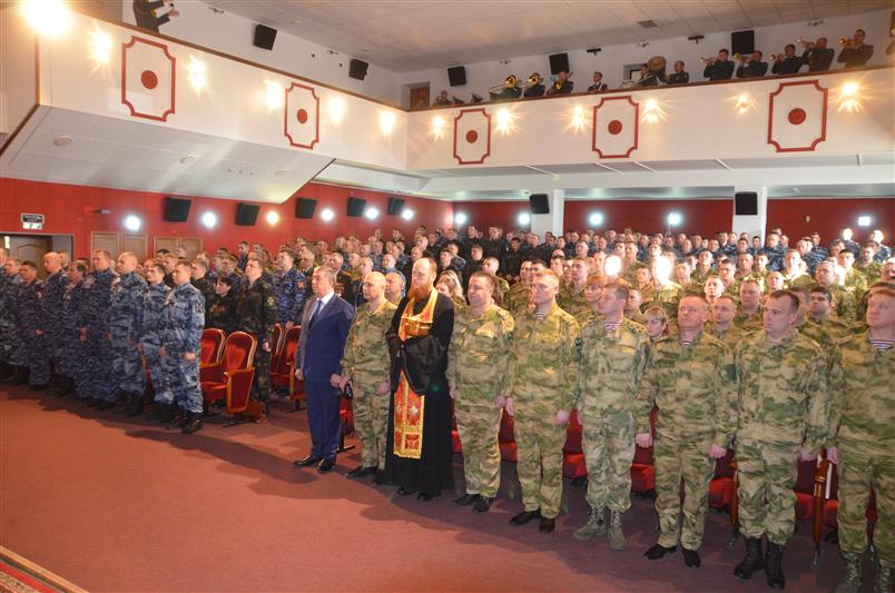 В Красноярске состоялась церемония прибития к древку полотнища личного штандарта командующего Сибирским округом Росгвардии 