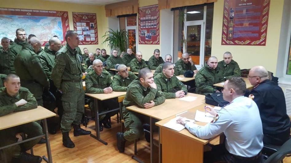 Ямальские росгвардейцы провели агитационную кампанию среди военнослужащих, проходящих военную службу по призыву 