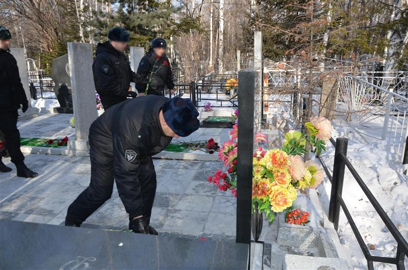 Сотрудники ОМОН Управления Росгвардии по Хабаровскому краю почтили память погибших товарищей