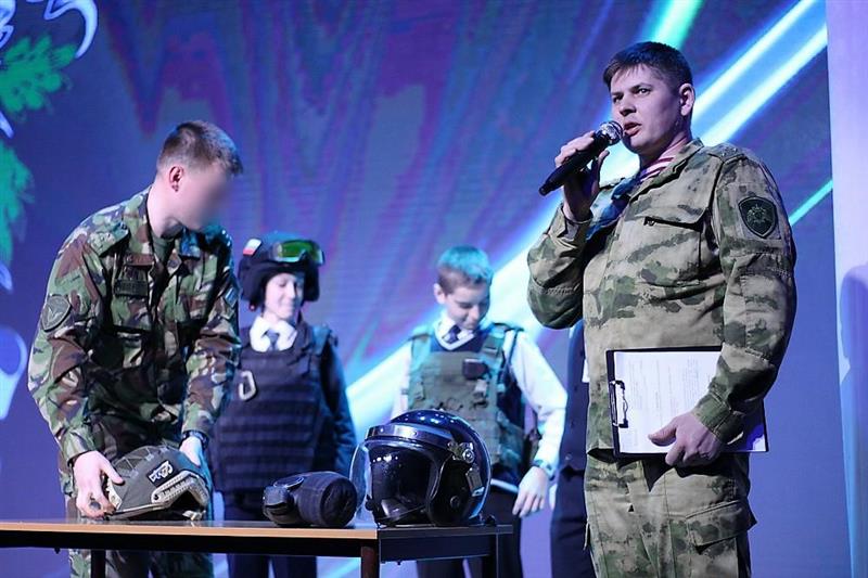 Росгвардейцы провели интерактивный Урок мужества для более чем трехсот хабаровских школьников