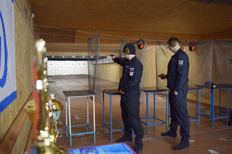 Представители Росгвардии одержали победу на межведомственных стрелковых соревнованиях в Курске