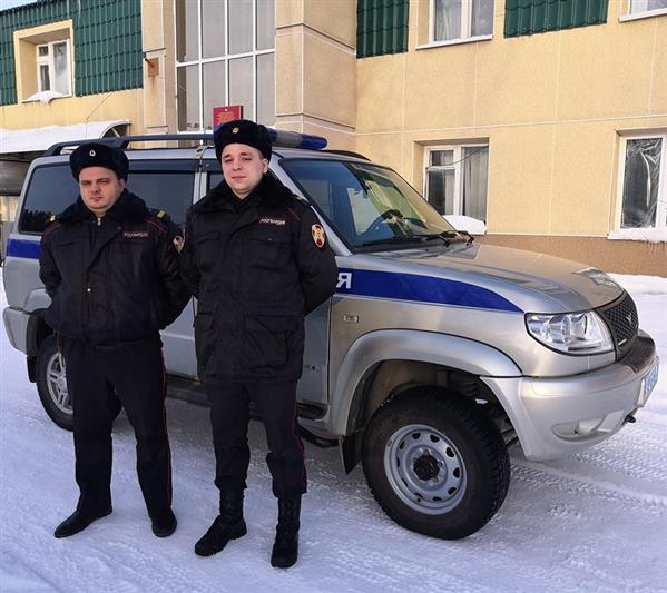 Росгвардейцы ХМАО - Югры приняли участие в ликвидации пожара и оказали помощь белоярцу в эвакуации автомобиля