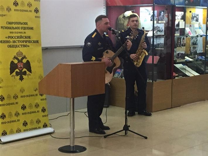 В честь годовщины окончания Афганской войны росгвардейцы организовали посещение тематической выставки для ставропольских школьников